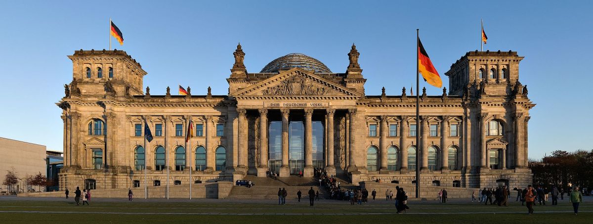 Reichstag_building_Berlin_view_from_west_before_sunset